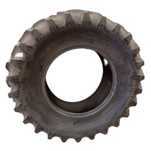 Cargar imagen en el visor de la galería, 18.4-30 PAQUETE 2 PZA TITAN HI-TRACTION LUG R-1 8PR TT AGRO