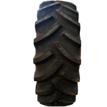 Cargar imagen en el visor de la galería, 18.4-30 PAQUETE 2 PZA TITAN HI-TRACTION LUG R-1 8PR TT AGRO