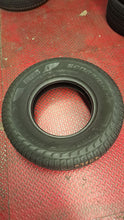 Cargar imagen en el visor de la galería, 265/70R16 PIRELLI SCORPION HT 112T